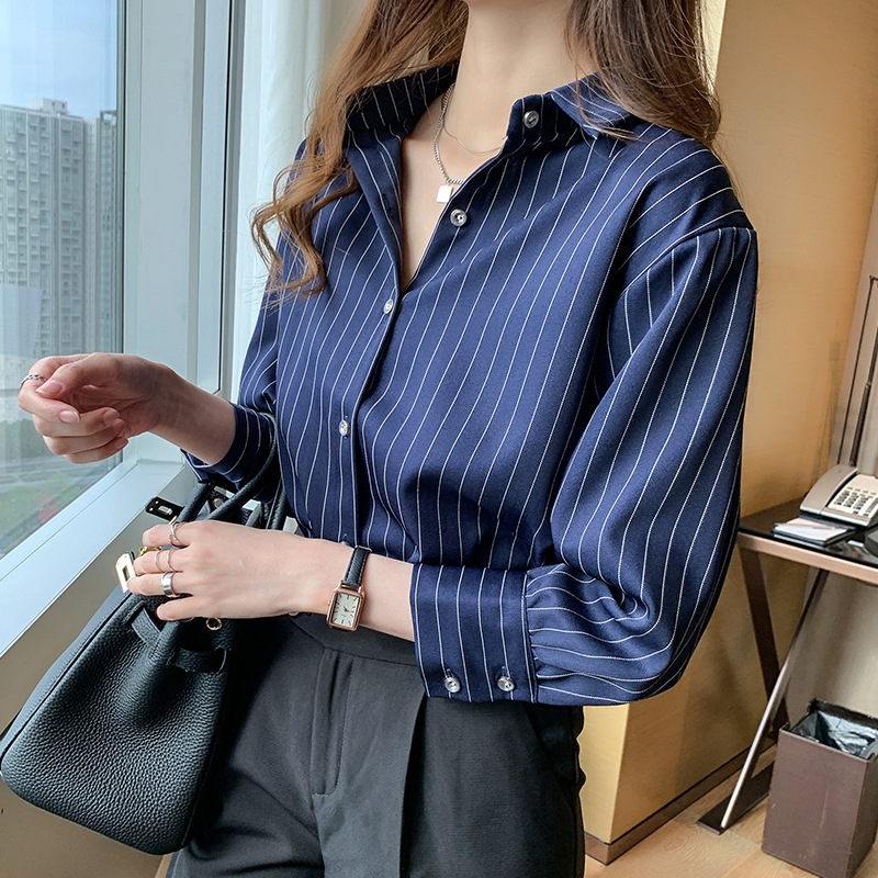 Áo sơ mi voan sọc dọc tay ba phần tư nhẹ nhàng và trưởng thành D262240