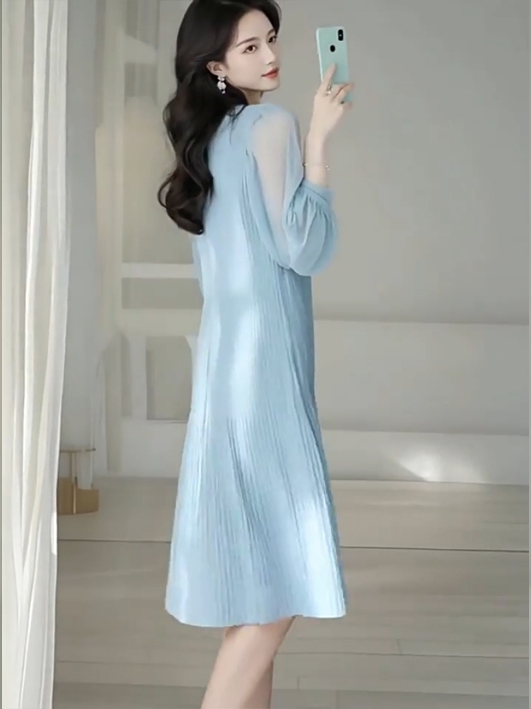 Đầm xếp ly dáng suông kiểu dài nhẹ ôm – phong cách ngọt ngào, dịu dàng D143250
