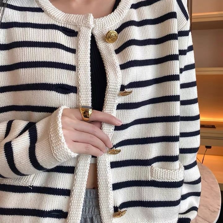 Áo khoác Cardigan len dệt kim kẻ sọc cổ tròn kiểu pháp xu hướng thu đông D316240