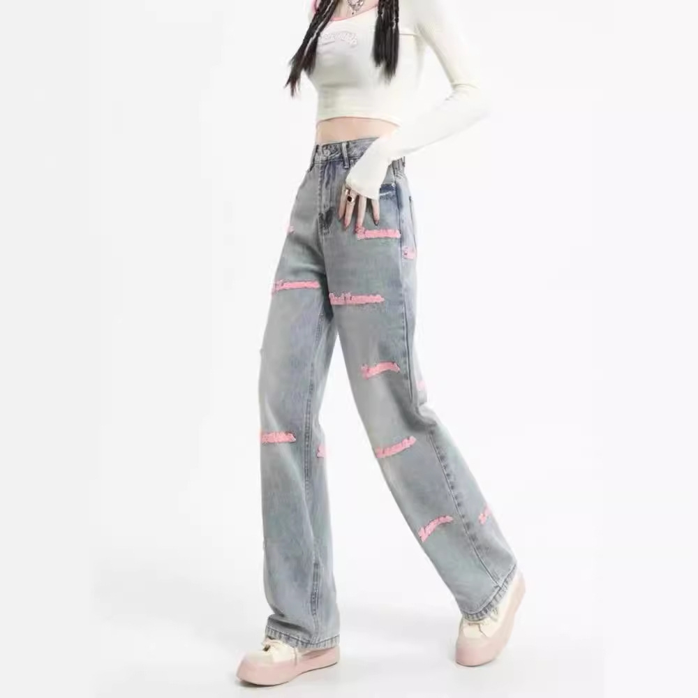 Quần jeans ống rộng thêu họa tiết chữ hồng dáng suông QJ023250