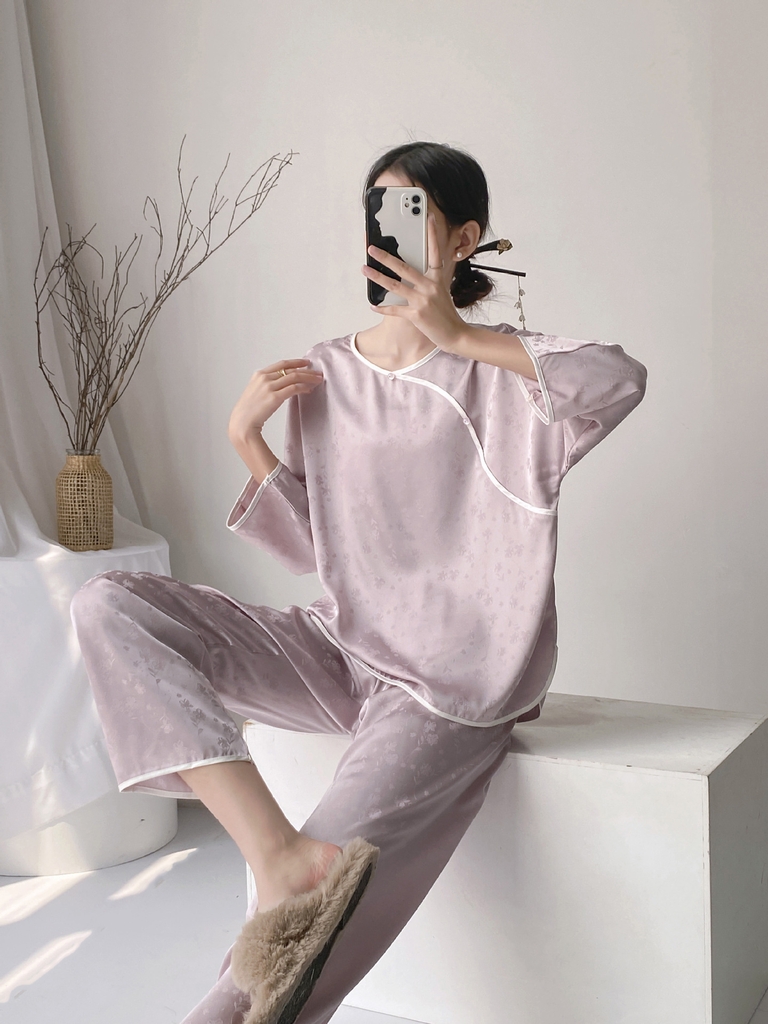 Bộ đồ ngủ dài tay quần dài cổ tròn, lụa băng, phong cách Giang Nam XINY DN108250