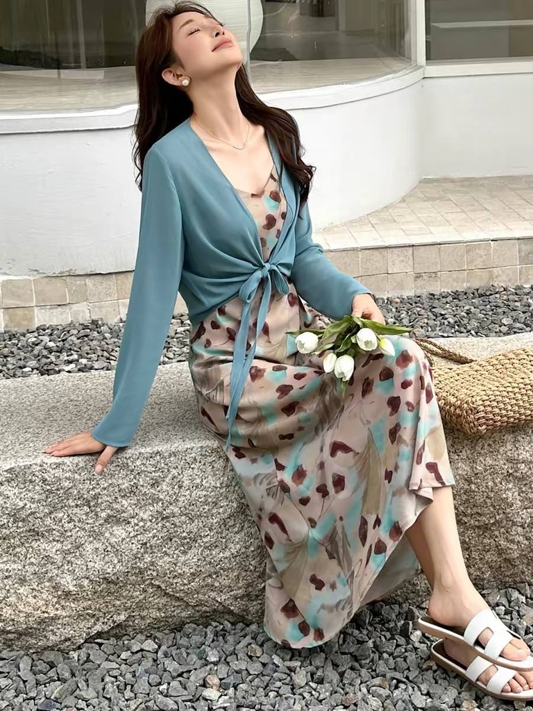 Set 2 món áo khoác chống nắng + đầm hoa nhí B335
