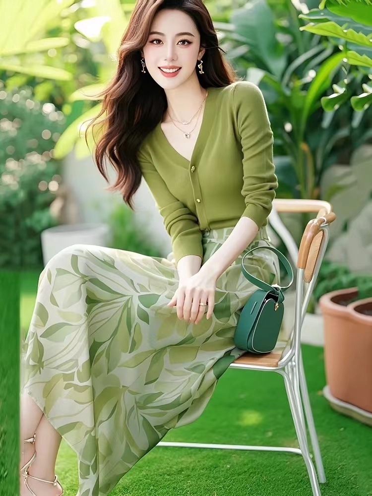 Set đầm áo xanh và chân váy voan họa tiết lá cây phong cách Hàn Quốc D574240