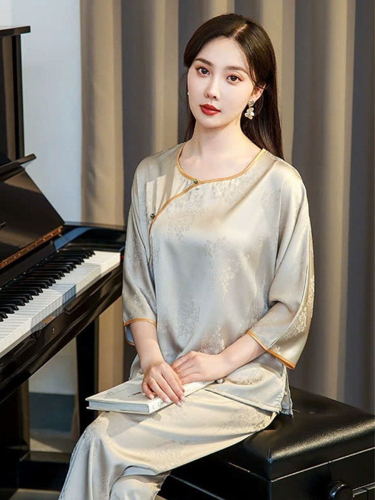 Bộ đồ ngủ lụa băng phong cách Trung Hoa màu vàng mỏng, jacquard cao cấp, kiểu dáng retro DN118250