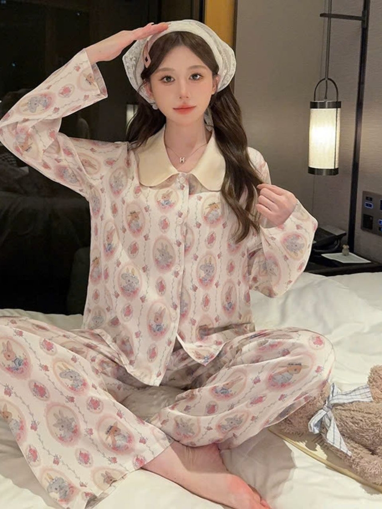Đồ ngủ lụa họa tiết thỏ dễ thương, mềm mại, dễ chịu, mang đến sự ngọt ngào DN134250