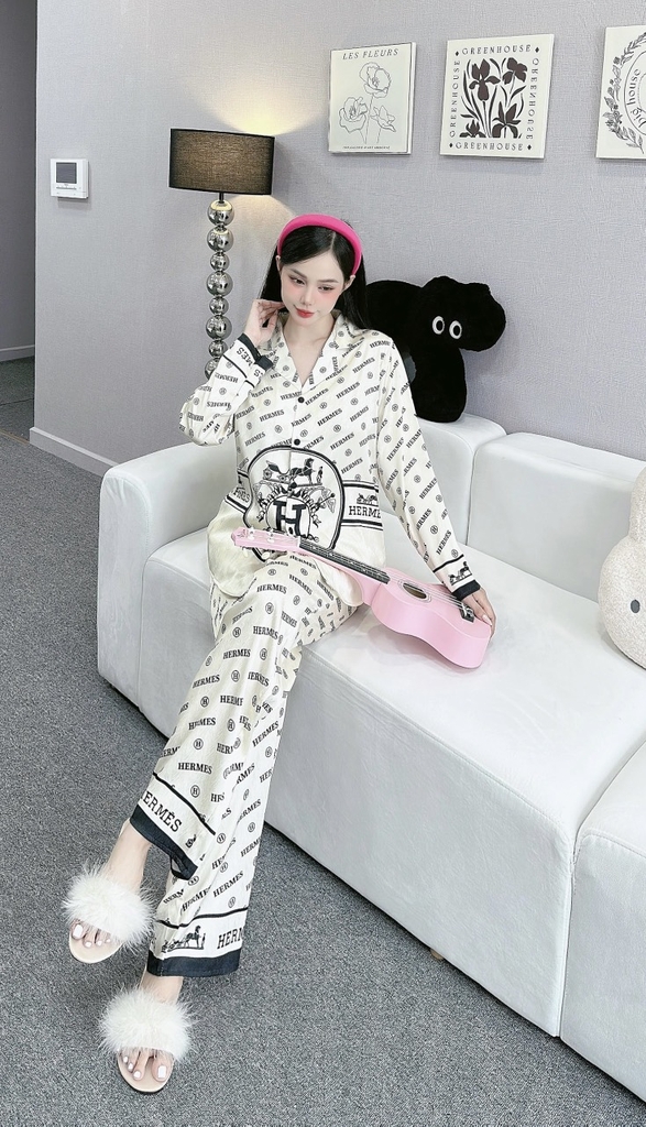 Đồ ngủ Pijama hàng hiệu form dài lụa cao cấp hottrent Trắng họa tiết HM DN139240