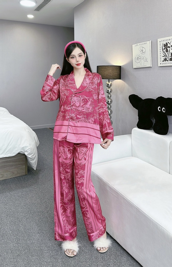 Đồ ngủ Pijama hàng hiệu form dài lụa cao cấp hottrent Hồng họa tiết Thủy Mặc DN138240