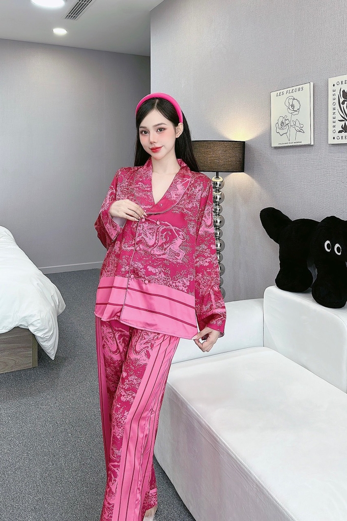 Đồ ngủ Pijama hàng hiệu form dài lụa cao cấp hottrent Hồng họa tiết Thủy Mặc DN138240