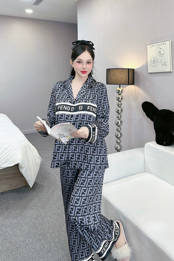 Đồ ngủ Pijama hàng hiệu form dài lụa cao cấp hottrent Ghi họa tiết thanh lịch DN126240