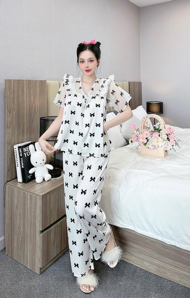 Đồ ngủ Pijama hàng hiệu form dài lụa cao cấp hottrent Trắng họa tiết nơ đen DN114240