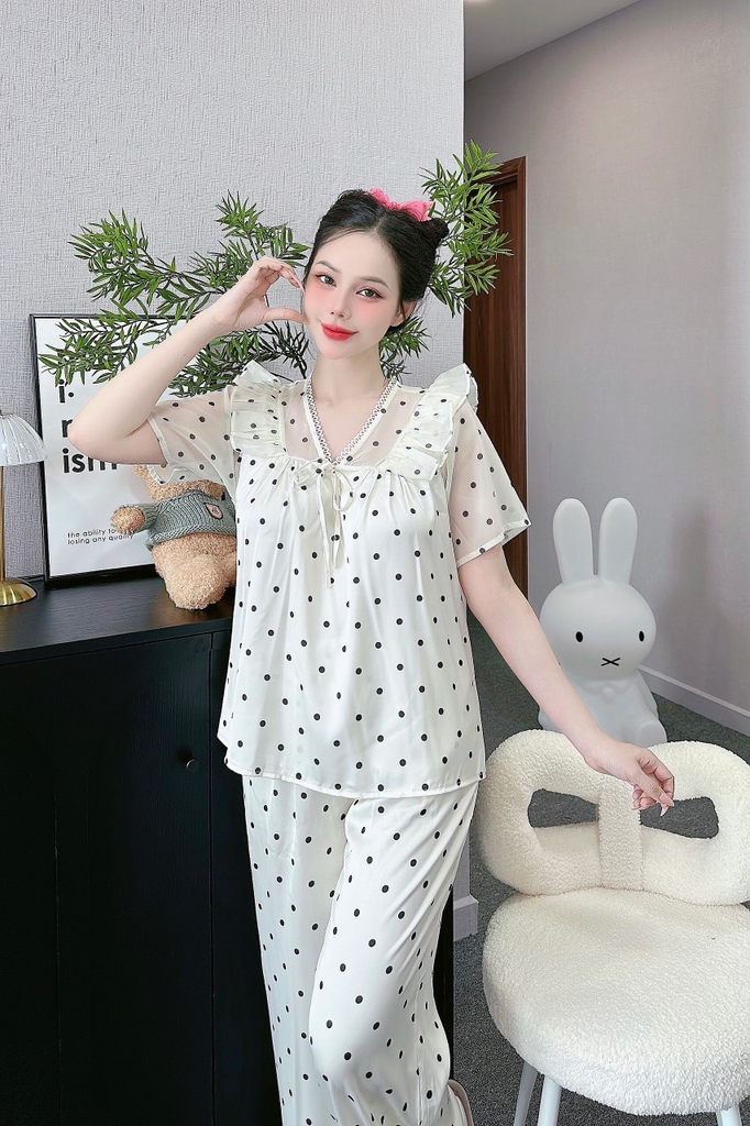 Đồ ngủ Pijama hàng hiệu form dài lụa cao cấp hottrent Trắng họa tiết chấm bi đen DN116240