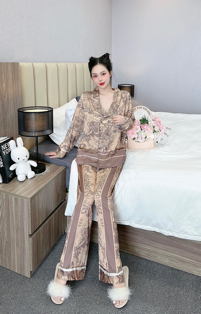 Đồ ngủ Pijama hàng hiệu form dài lụa cao cấp hottrent Cam nâu họa tiết trung hoa DN118240