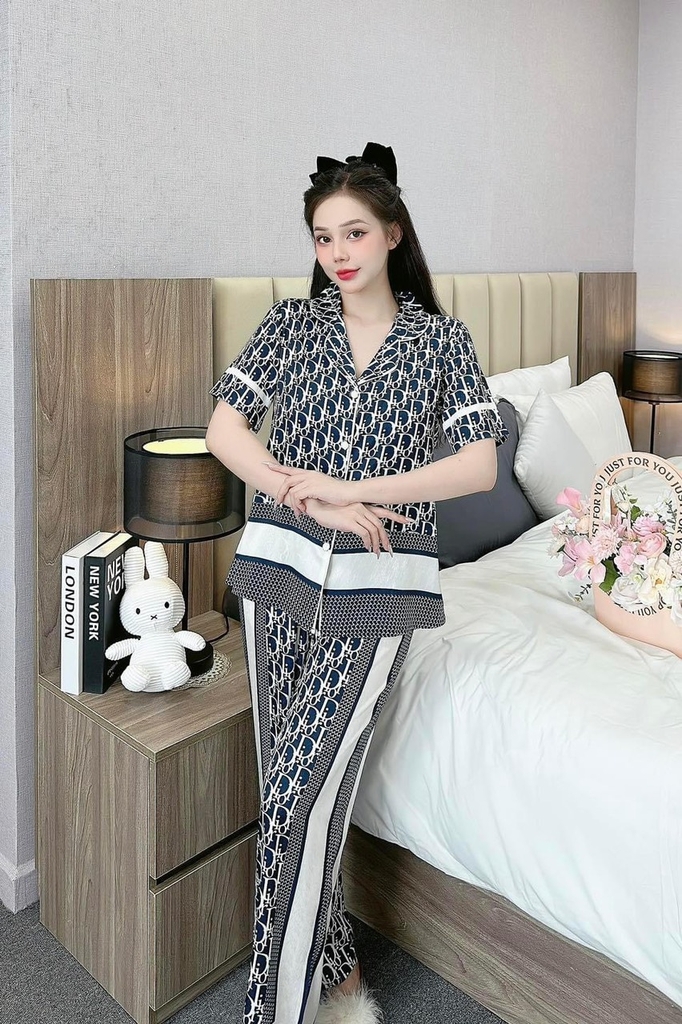 Đồ ngủ Pijama hàng hiệu form dài lụa cao cấp hottrent DR Phối sọc trắng DN150240