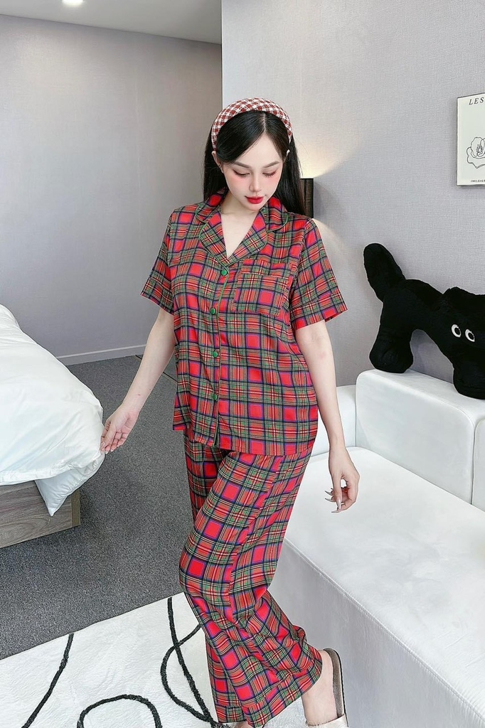 Đồ ngủ Pijama hàng hiệu form dài lụa cao cấp hottrent Karo Đỏ phối xanh  DN149240