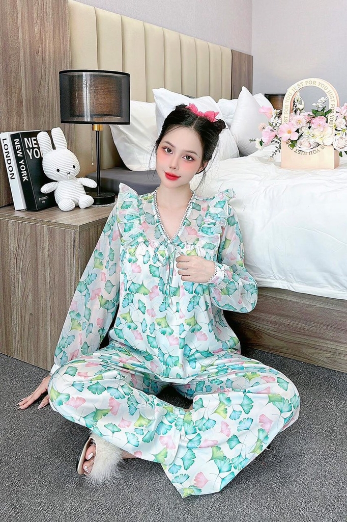 Đồ ngủ Pijama hàng hiệu form dài lụa cao cấp hottrent Trắng họa tiết lá xanh DN166240