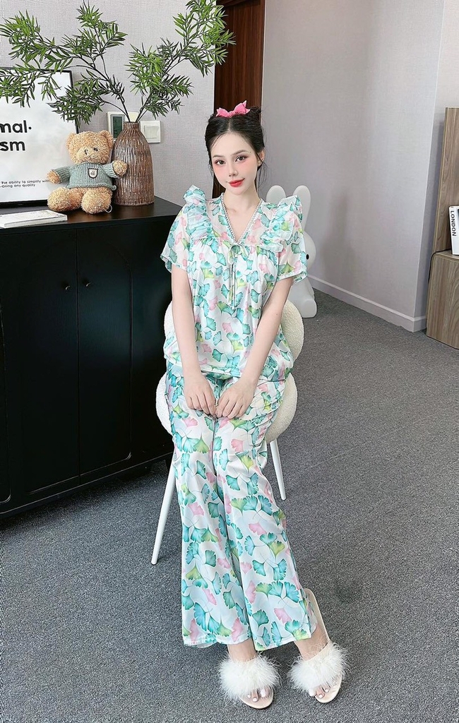 Đồ ngủ Pijama hàng hiệu form dài lụa cao cấp hottrent Trắng họa tiết lá xanh DN166240