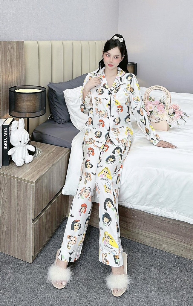Đồ ngủ Pijama hàng hiệu form dài lụa cao cấp hottrent Trắng họa tiết cô gái DN169240