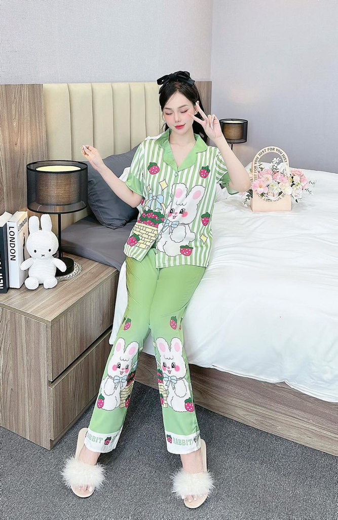 Đồ ngủ Pijama hàng hiệu form dài lụa cao cấp hottrent Xanh lá Họa tiết Thỏ trắng DN182240