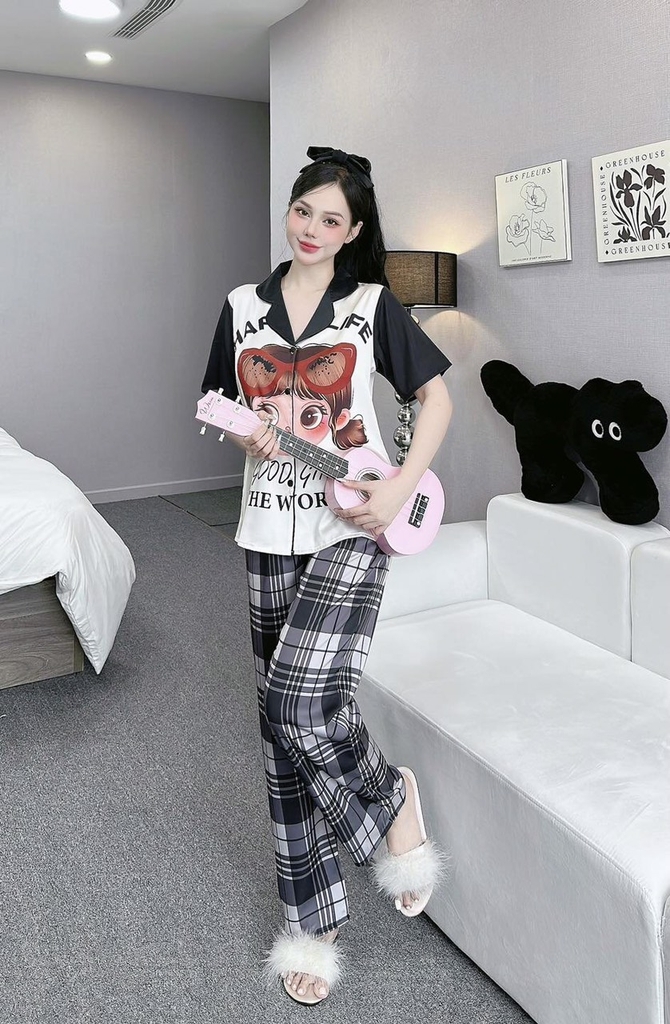 Đồ ngủ Pijama hàng hiệu form dài lụa cao cấp hottrent Đen phối trắng Họa tiết cô gái DN184240