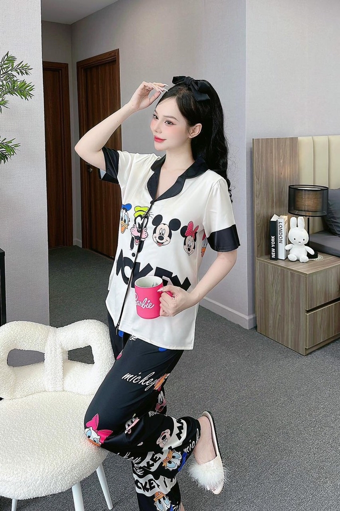 Đồ ngủ Pijama hàng hiệu form dài lụa cao cấp hottrent Đen phối trắng Họa tiết Mickey DN185240