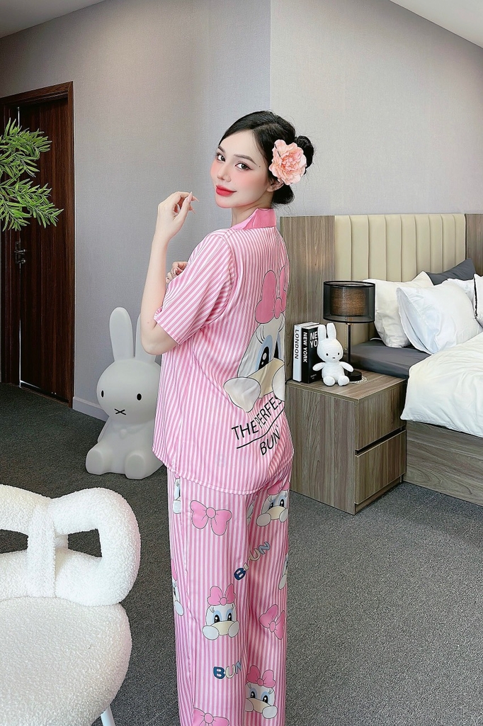 Đồ ngủ Pijama hàng hiệu form dài lụa cao cấp hottrent Hồng sọc họa tiết hoạt hình DN197240