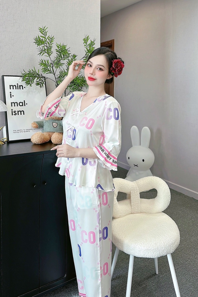 Đồ ngủ Pijama hàng hiệu form dài lụa cao cấp hottrent Trắng Họa tiết chữ CO DN210240