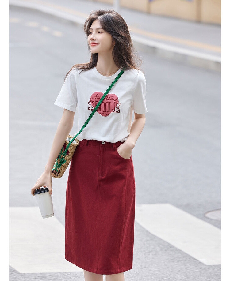 Set áo Trắng hình in + chân váy đỏ cho mùa hè năng động phong cách Hàn Quốc khí chất xinh tươi D171240