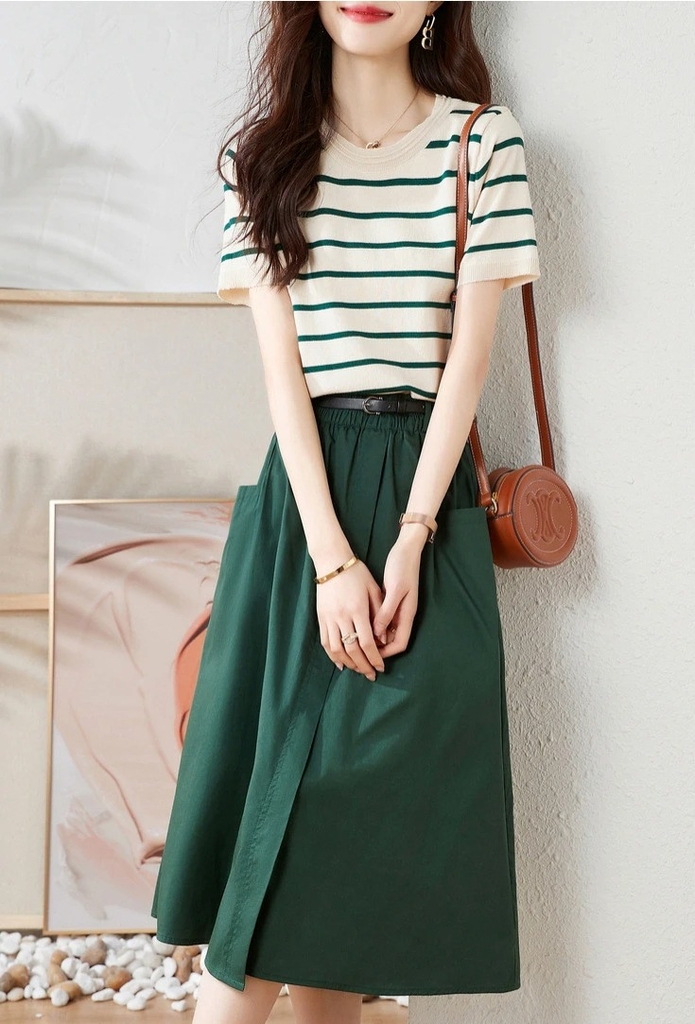 Set áo thun đệt kim sọc xanh chân váy xanh lưng chun phong cách Hàn Quốc trẻ trung hiện đại năng động cho ngày hè mới D186240