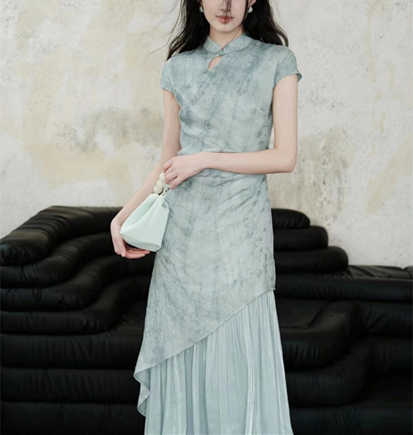 Đầm xanh mint loang phong cách sườn xám cách tân chân váy dài xếp ly hiện đại thanh lịch nhẹ nhàng D198240