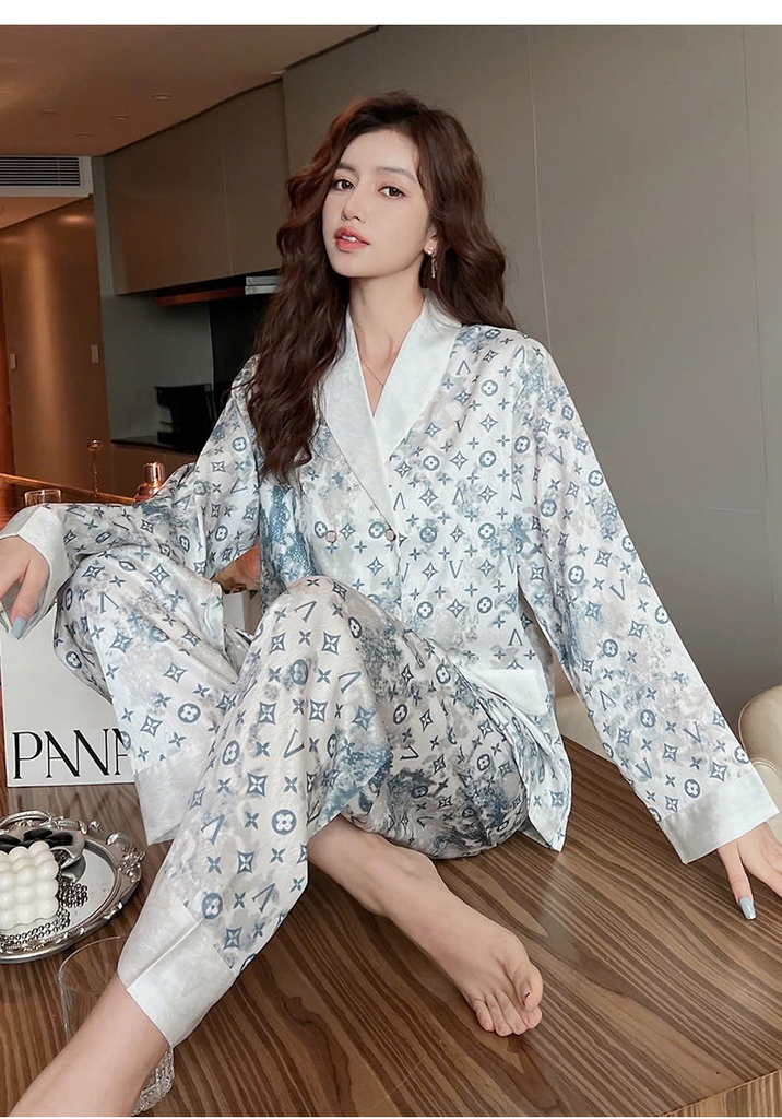 Bộ đồ ngủ lụa băng cho nữ xuân thu, tay dài mỏng, quần dài in họa tiết DN128250