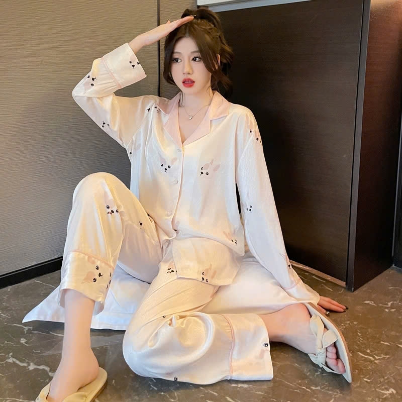 Bộ đồ ngủ lụa băng dài tay màu trắng với họa tiết thỏ con dễ thương, phong cách nhẹ nhàng DN147250
