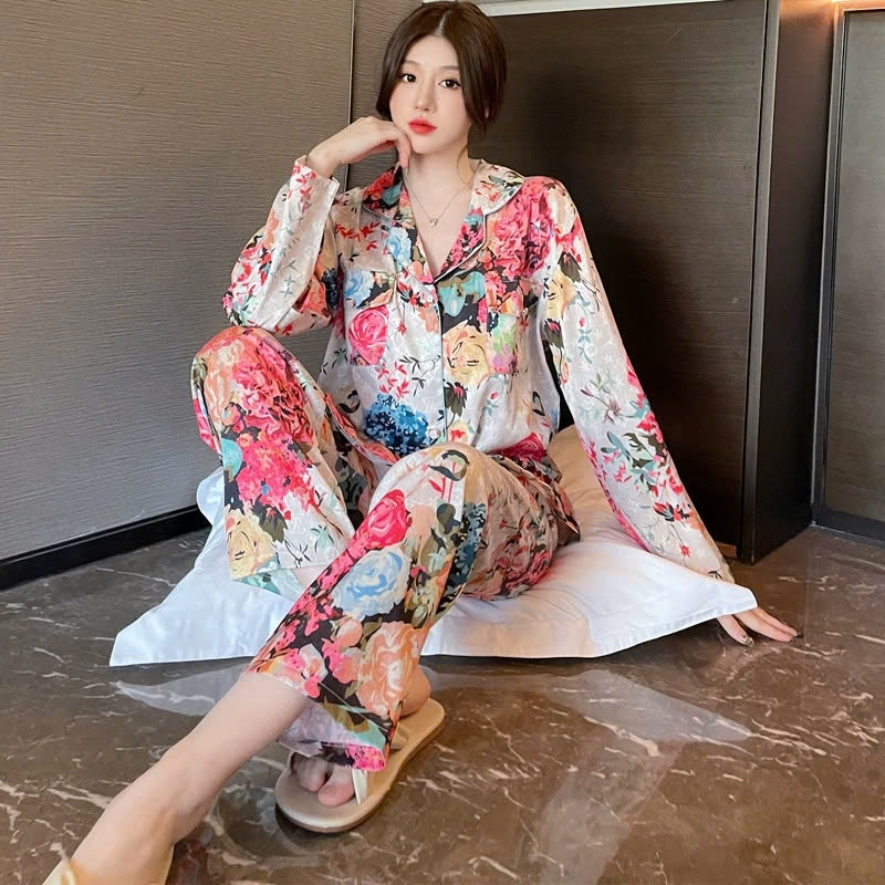 Bộ ngủ tay dài họa tiết hoa hồng cổ V, thiết kế tinh tế và nữ tính DN148250