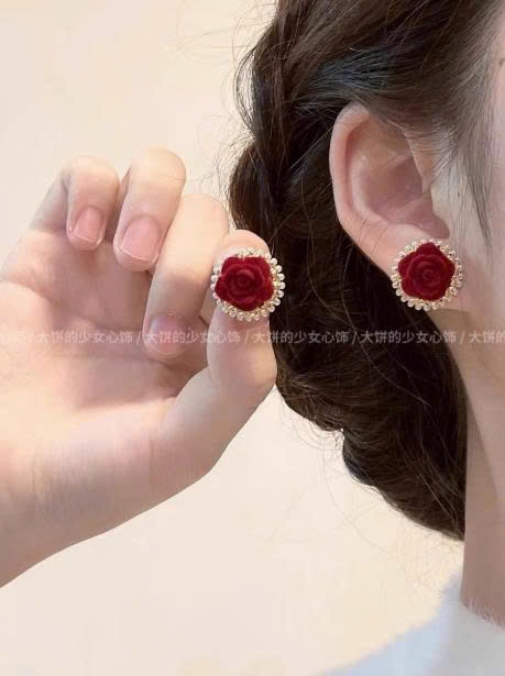HOA TAI NHUNG ĐỎ “HOA” – RỰC RỠ TS123250