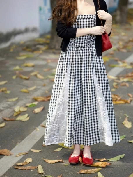 Bộ trang phục phong cách Hàn Quốc 2025 Áo khoác cardigan váy kẻ caro phối ren hai dây D185250
