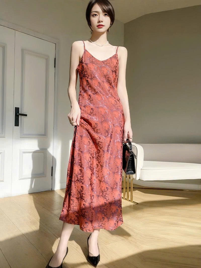 Váy Suông Lụa Satin Jacquard – Thanh Lịch Cho Mùa Xuân Hè 2025 D190250