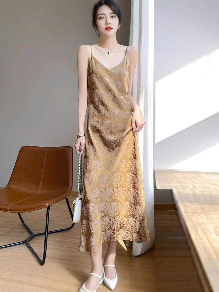 Váy Suông Lụa Satin Jacquard – Thanh Lịch Cho Mùa Xuân Hè 2025 D190250