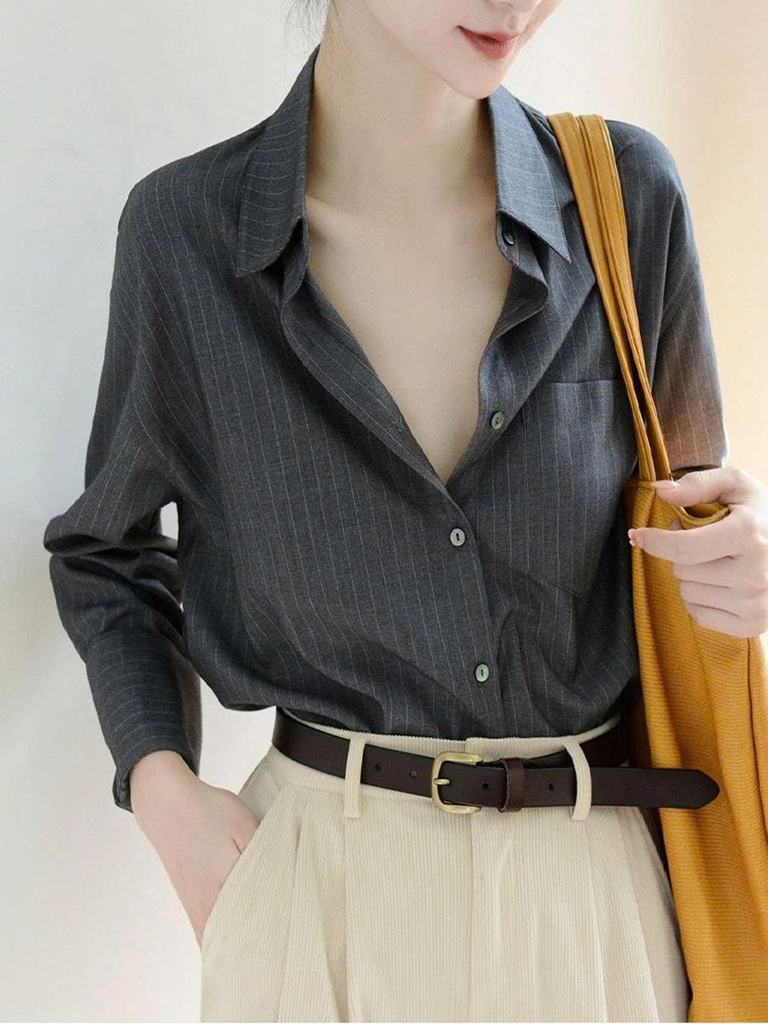 Áo Sơ Mi Nữ Kẻ Sọc Oversize Cao Cấp – Thời Trang 2025 D206250