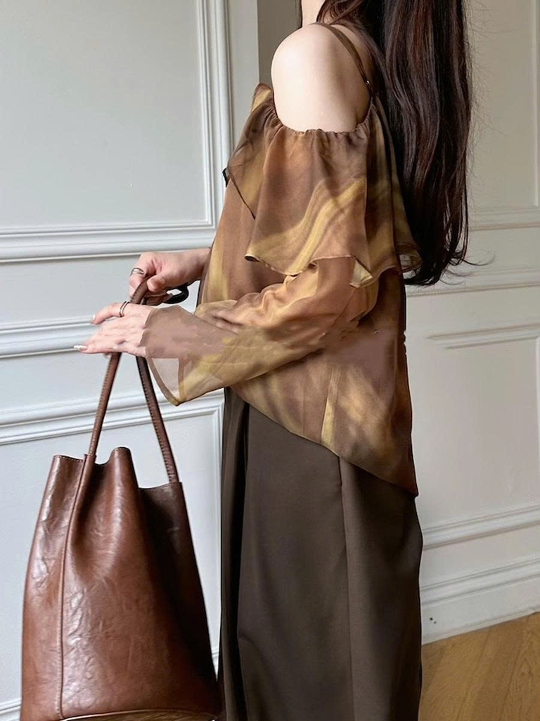 Áo sơ mi voan dài tay lệch vai họa tiết lá sen lớn – Thu 2025 D232250