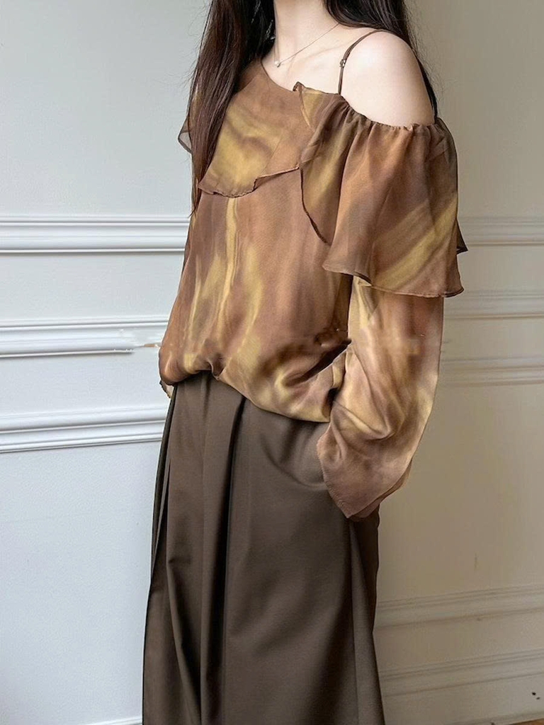 Áo sơ mi voan dài tay lệch vai họa tiết lá sen lớn – Thu 2025 D232250