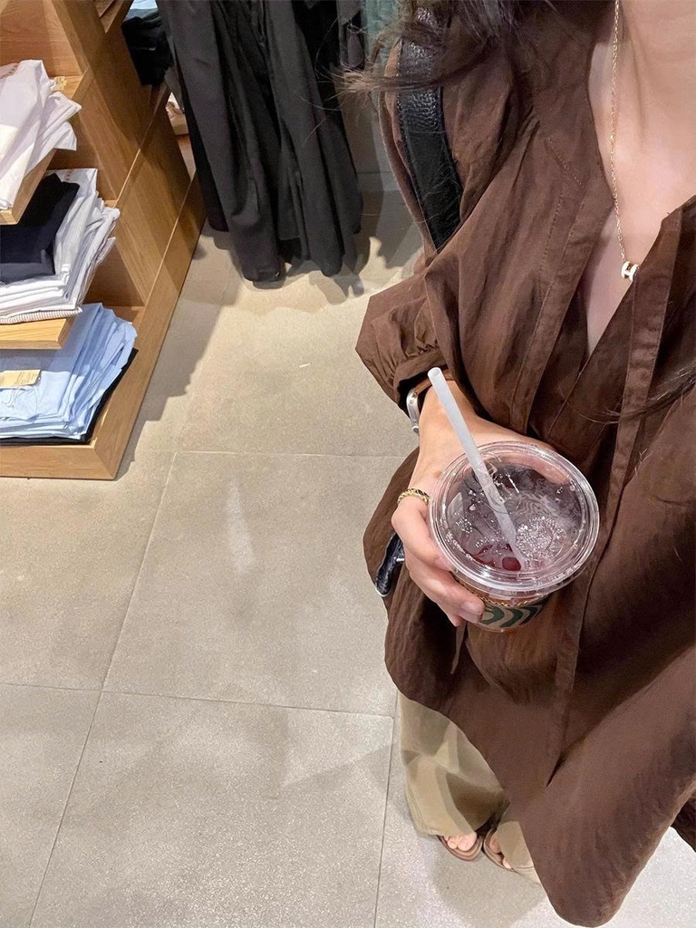 Áo sơ mi nâu nữ xuân thu 2025 dáng rộng thoải mái D237250