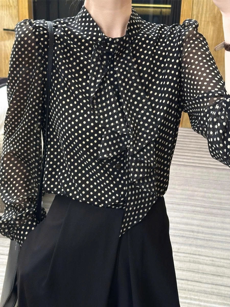 Áo sơ mi nữ chấm bi ruy băng phong cách Pháp – Item hot đầu thu 2025 D241250