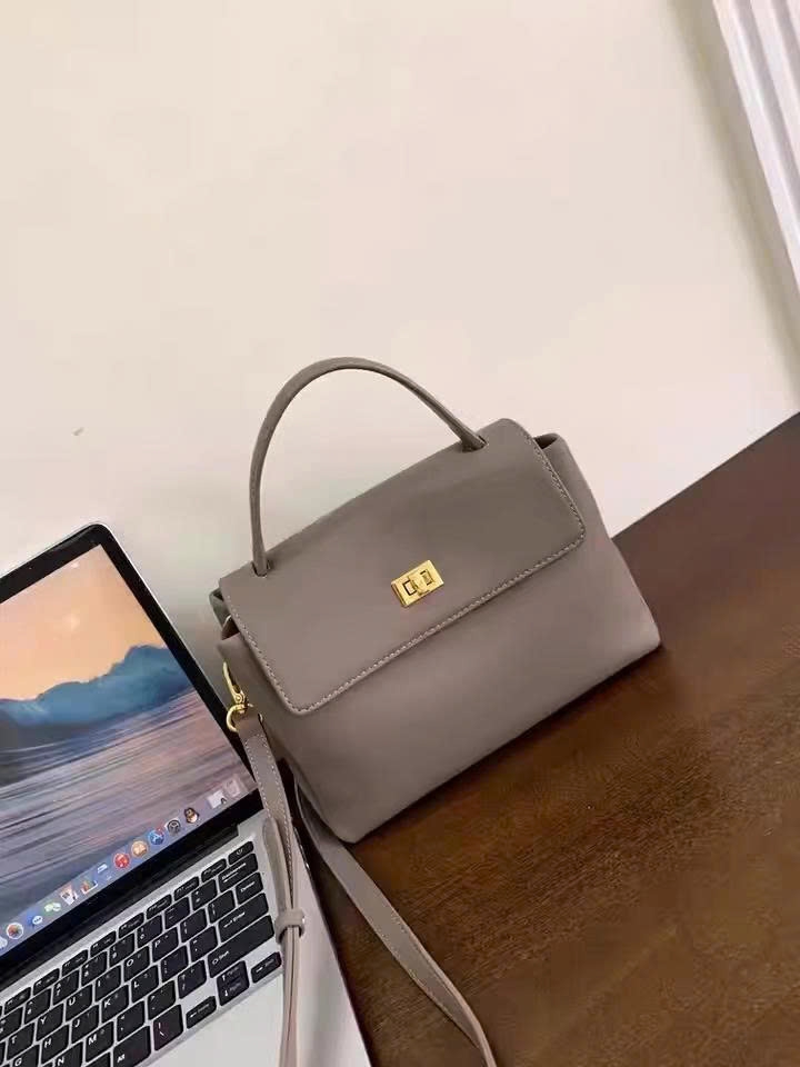 Túi xách nữ da thật cao cấp kiểu mới 2026 – Túi đeo chéo thời trang TX231250