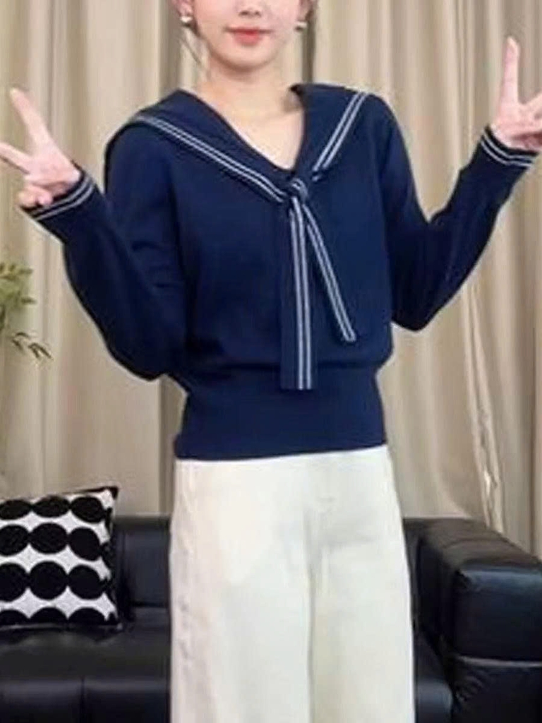 Áo len cổ lọ nữ ngắn kiểu Chanel – Sang trọng, tinh tế thu 2025 D244250