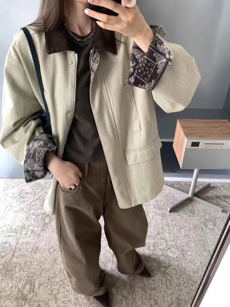 Áo khoác gió ve áo khâu màu tương phản – Phong cách cổ điển 2025  D2512500