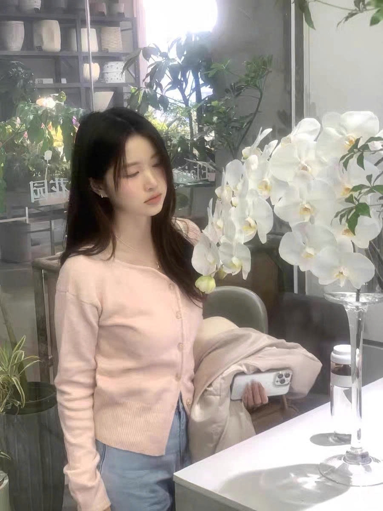 Áo khoác cardigan dệt kim nhẹ cổ chữ V Wave – Mùa xuân hè 2025 D257250