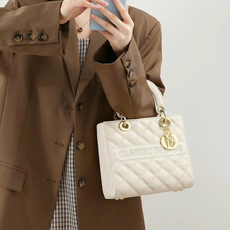 Túi Xách Lady Dior Mẫu Mới 2026 Túi Đeo Chéo Da Thật Nhỏ Gọn, Phong Cách Retro Châu Âu – Mỹ TX242250