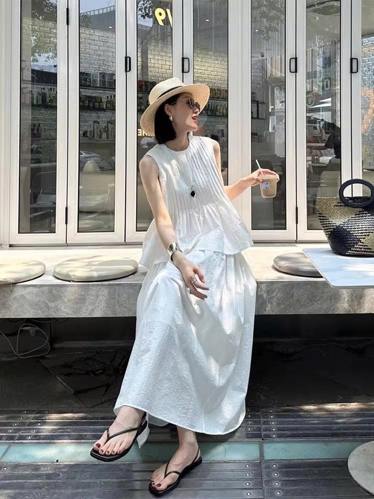 Set Đồ Hai Mảnh Nữ Phong Cách Hàn Quốc – Áo Không Tay & Chân Váy Cạp Cao D000260