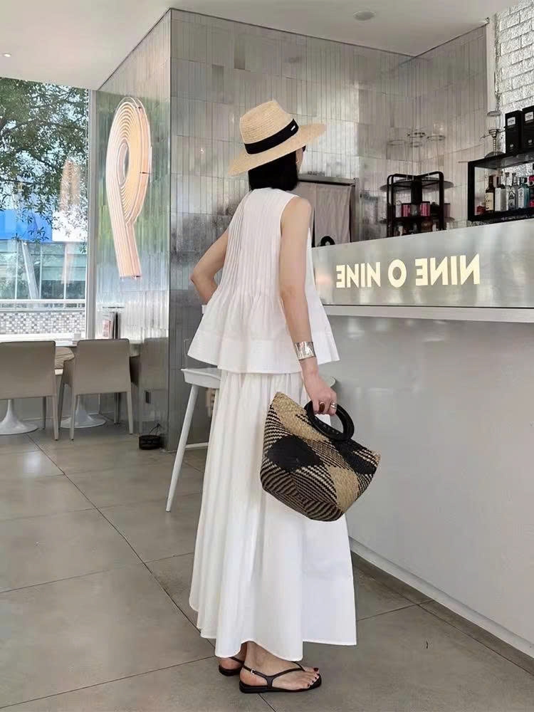 Set Đồ Hai Mảnh Nữ Phong Cách Hàn Quốc – Áo Không Tay & Chân Váy Cạp Cao D000260