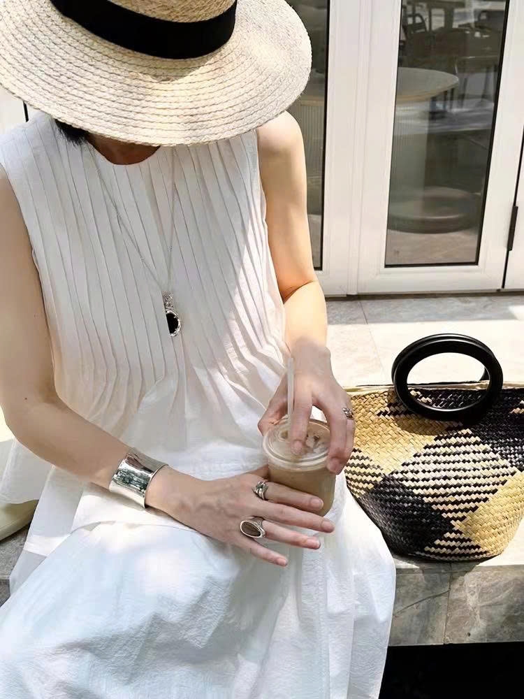 Set Đồ Hai Mảnh Nữ Phong Cách Hàn Quốc – Áo Không Tay & Chân Váy Cạp Cao D000260