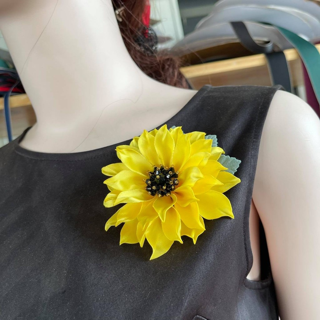 [Ảnh thật] Cài áo hoa hướng dương vàng/ Quà tặng cho mẹ và bé/ Cài áo tặng mẹ/ Hoa cài áo đính đá cao cấp
